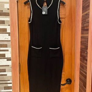 MONARCH FASHION.Elegant Black Sleeveless Dress .